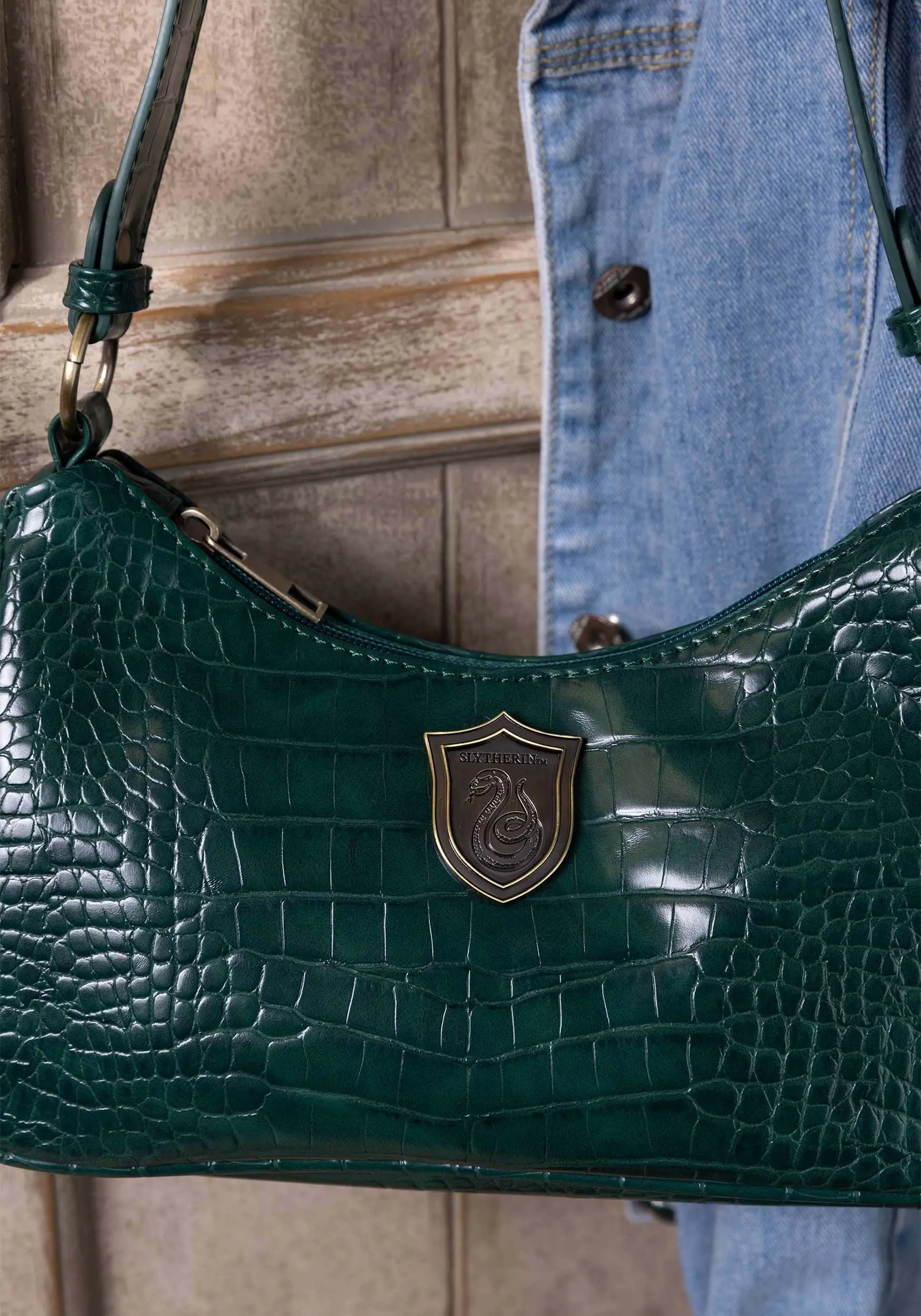 Bioworld Merchandising / Independent Sales Harry Potter Slytherin Metal Badge Shoulder Bag 7 Bioworld Merchandising / Independent Sales Harry Potter Slytherin Metal Badge Shoulder Bag - Image 7