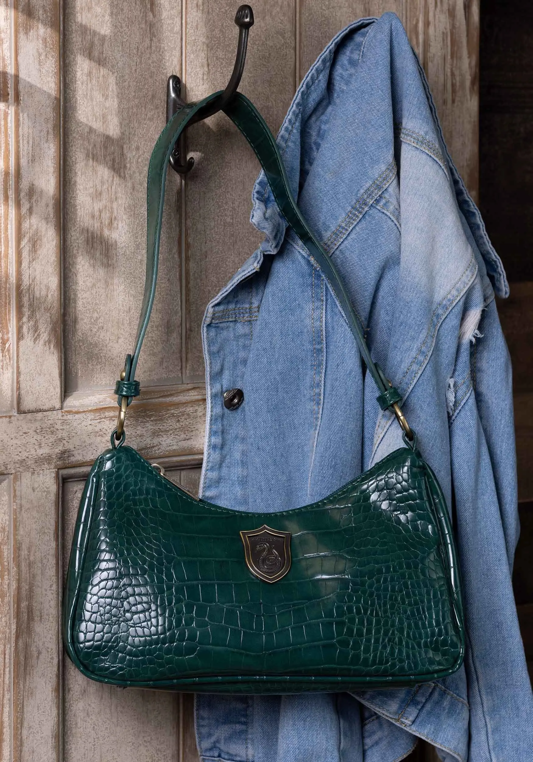 Bioworld Merchandising / Independent Sales Harry Potter Slytherin Metal Badge Shoulder Bag 1 Bioworld Merchandising / Independent Sales Harry Potter Slytherin Metal Badge Shoulder Bag